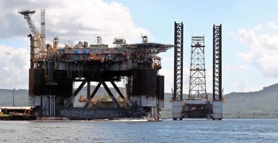 Legenda: Plataforma de petróleo; Rússia é um dos principais produtores globais da commodity Foto: Sérgio Castro/Estadão