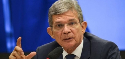 Gasolina vai continuar cara mesmo com troca do presidente da Petrobras