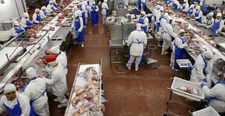 Legenda: O resultado do quarto trimestre pode ser explicado por impactos no resultado financeiro, como a marcação a mercado das ações da BRF (Imagem: Reuters/Paulo Whitaker)