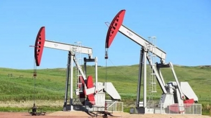 Preços do petróleo recuam e marcam queda de quase 5% na semana