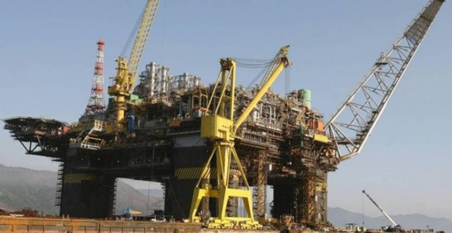 Legenda: Petrobrás pretende instalar 15 novas plataformas de petróleo até 2026. Foto AFP -