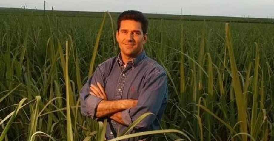 Legenda: Leontino Balbo Junior, no canavial da Usina São Francisco (SP); negócio é considerado exemplo de agricultura regenerativa em larga escala - Arquivo Pessoal