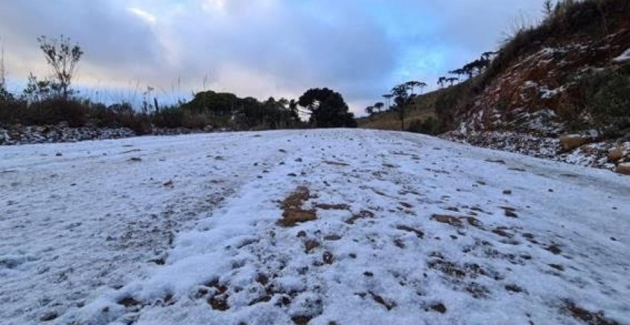 Legenda: Neve em São Joaquim, Santa Catarina, 29/07/2021 Foto: Mycchel Legnaghi / São Joaquim Online/Agência O Globo