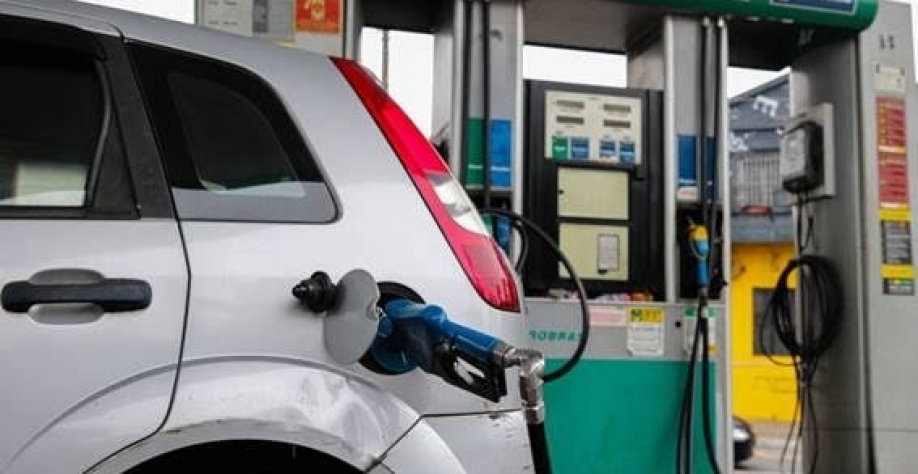 Legenda: Pela grande diferença entre as alíquotas de ICMS adotadas para gasolina e etanol, a fronteira entre os Estados do Rio de Janeiro e de São Paulo é considerada o ponto mais sensível nessas distorções. Foto: Paulo Guereta/Agência O Dia