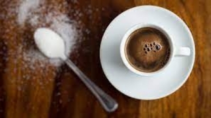 Açúcar bruto sobe após mínima de 4 meses na ICE e café recua