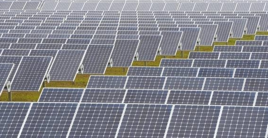 Legenda: Foto de painéis solares na Carolina do Norte, EUA - 23.jul.14/Xinhua