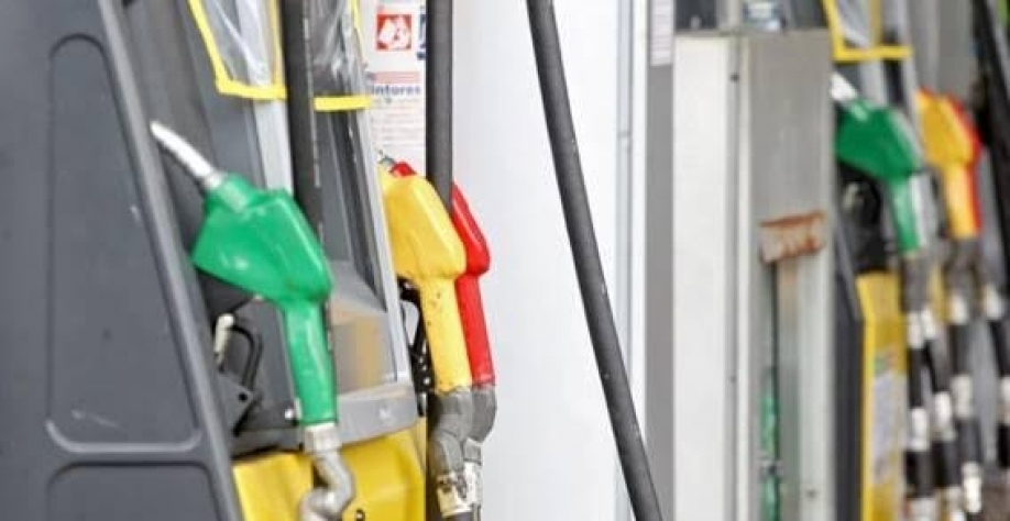 Legenda: “Ainda não dá para comemorar que o petróleo vai ficar constantemente abaixo de US$ 100 até o final do ano”, afirma Bruno Pascon. (Imagem: Carol Garcia/GOVBA)