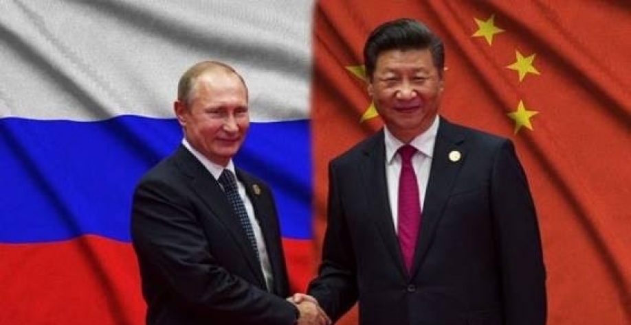 Legenda: O presidente da Rússia, Vladimir Putin, e o presidente da China, Xi Jinping - Imagem: Shutterstock/Envato/Brenda Silva