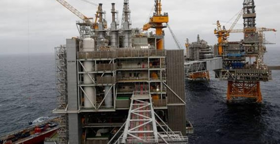 Legenda: Plataformas de petróleo da Equinor no mar do Norte, na Noruega - Ints Kalnins/Reuters