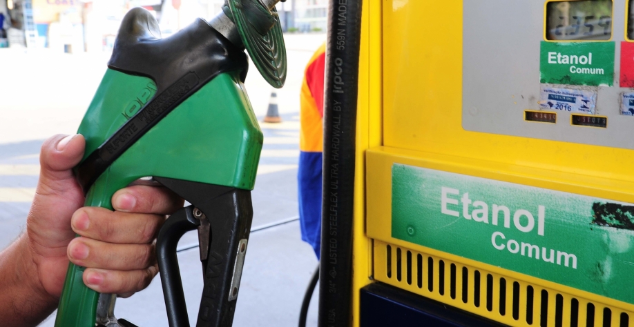 Etanol: Preço cai em 23 Estados na semana; média nacional recua 25,46%