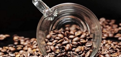 Café arábica cai mais de 2% na ICE à medida que aperto na oferta diminui