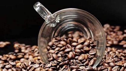 Café arábica cai mais de 2% na ICE à medida que aperto na oferta diminui