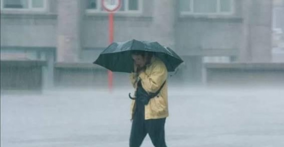 Legenda: Água da chuva em todo o planeta excede as diretrizes de segurança dos EUA, dizem cientistas - Getty Images