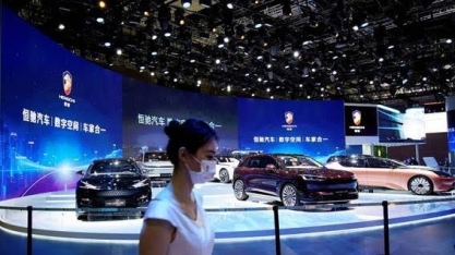 Evergrande inicia produção em massa de primeiro modelo de veículo elétrico