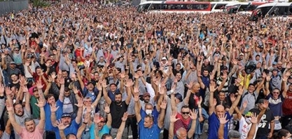 Metalúrgicos param na Mercedes após anúncio de 3.600 demissões no ABC