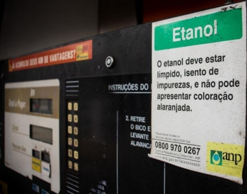Em conjuntura insólita, etanol guia alta de preço da gasolina 