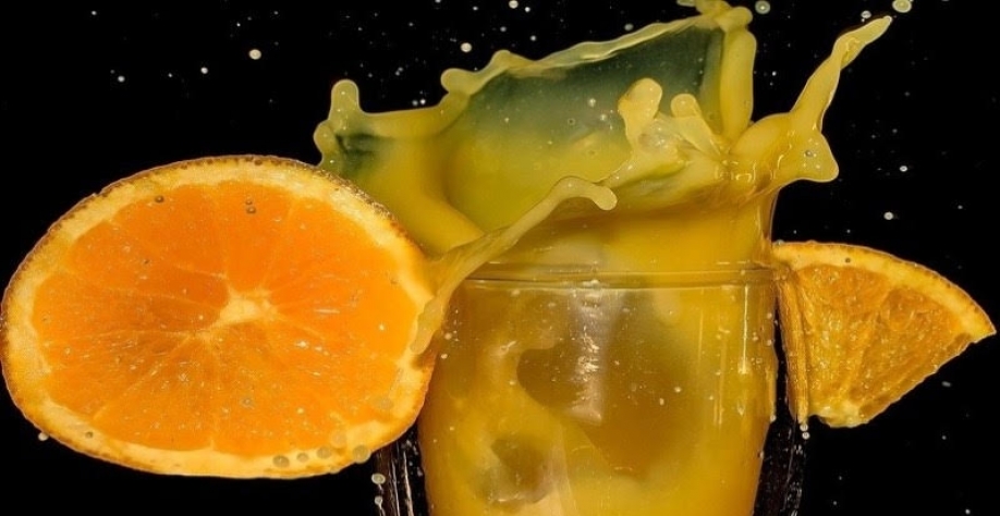 Suco de laranja: Preços no varejo batem recorde após passagem do furacão