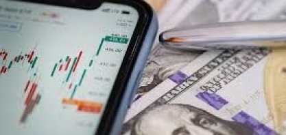 Ibovespa fecha o dia em alta e sobe 3% na semana; dólar a R$ 5,0622