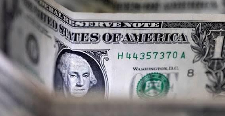 Dólar cai com pressão global e protestos na China; Ibovespa cai 0,17%