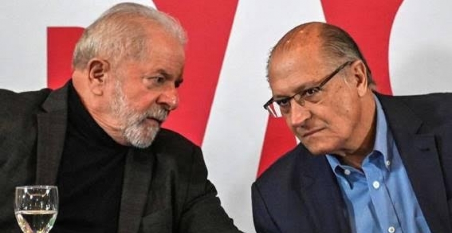 O ex-presidente Luiz Inácio Lula da Silva (PT) e seu vice na chapa presidencial, o ex-governador Geraldo Alckmin (PSB) - Nelson Almeida/AFP
