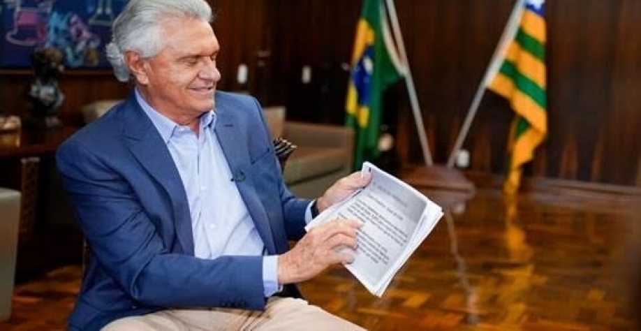 Governador Ronaldo Caiado explica detalhes sobre o Fundo de Investimento em Infraestrutura em Goiás (Fundeinfra) durante entrevista à imprensa. Foto Junior Guimarães