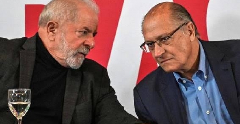Legenda: O ex-presidente Luiz Inácio Lula da Silva (PT) e seu vice na chapa presidencial, o ex-governador Geraldo Alckmin (PSB) - Nelson Almeida/AFP