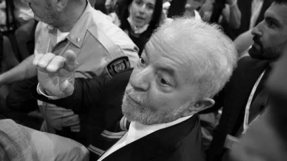 Deslizes aéreos - Editorial Folha de S.Paulo