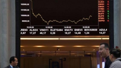Dólar fecha em queda após disparar na véspera com discurso de Lula