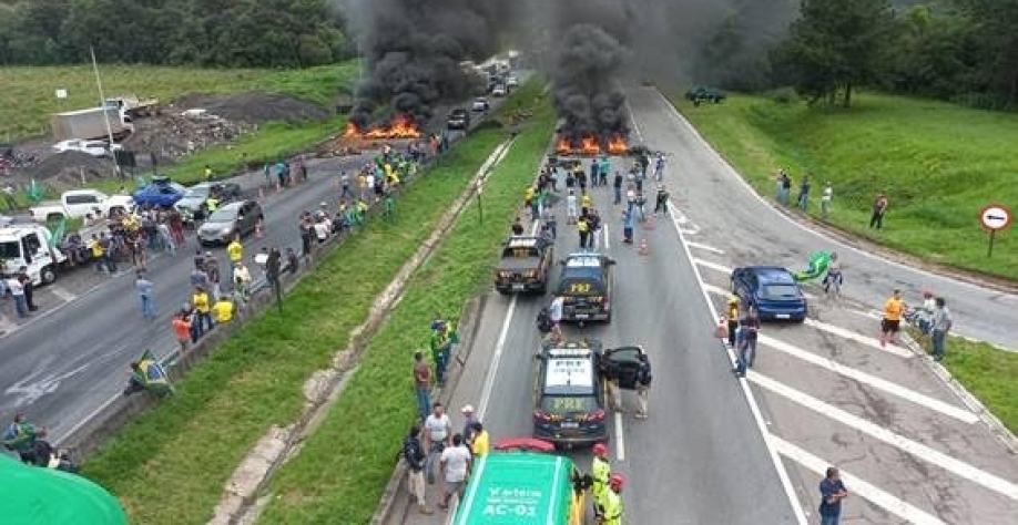 Ministro determina desbloqueio de estradas por apoiadores de Bolsonaro