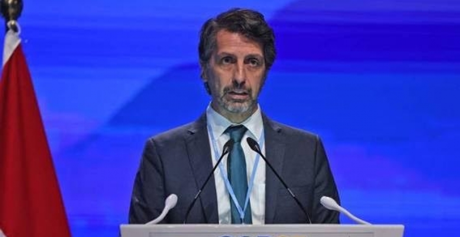 Joaquim Leite, ministro do Meio Ambiente do Brasil, faz discurso no centro de convenções em que a COP27 está sendo realizada, no Egito - Ahmad Gharabli AFP