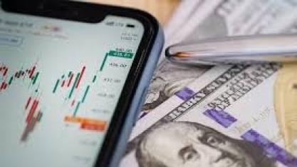 Bolsa cai 2,4% e dólar sobe a R$ 5,1730