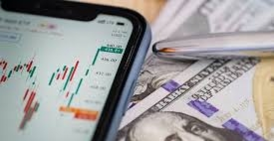 Ibovespa fecha em queda e Bradesco perde 17%; dólar a R$ 5,1821