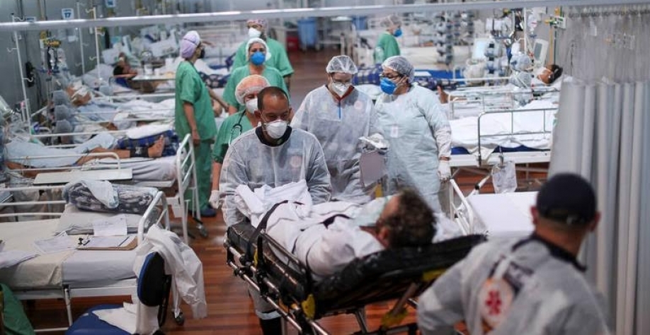 Brasil registra 145 mortes por Covid em 24h; total já chega a 689.998