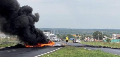 Bloqueios nas estradas completam 1 mês