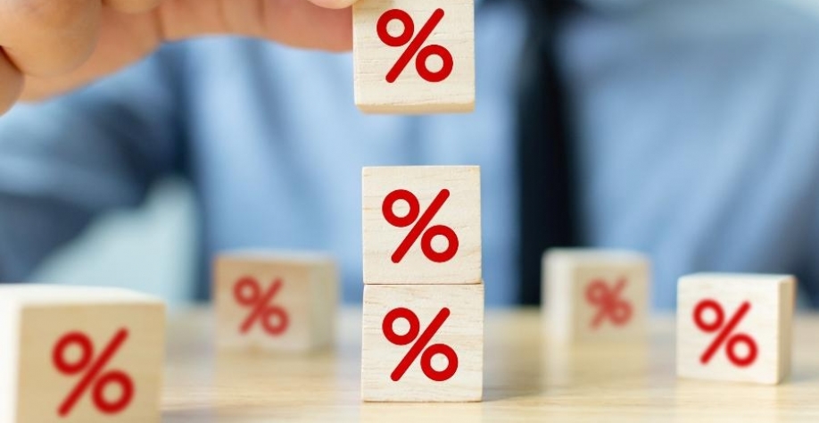 BC mantém juros em 13,75% e alerta para riscos fiscais