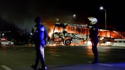 Bolsonaristas tentam invadir PF e vandalizam Brasília após prisão de indío