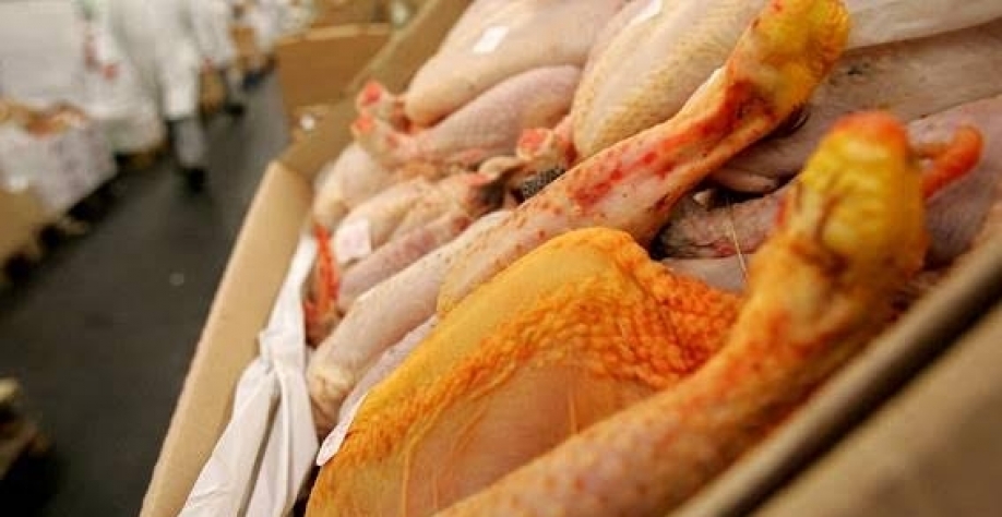 No início do ano, os preços da carne de peito sem osso e sem pele eram de US$ 7,00 o quilo, valor três vezes maior que no início de 2021, segundo dados da Urner Barry (Imagem: REUTERS/Franck Prevel)