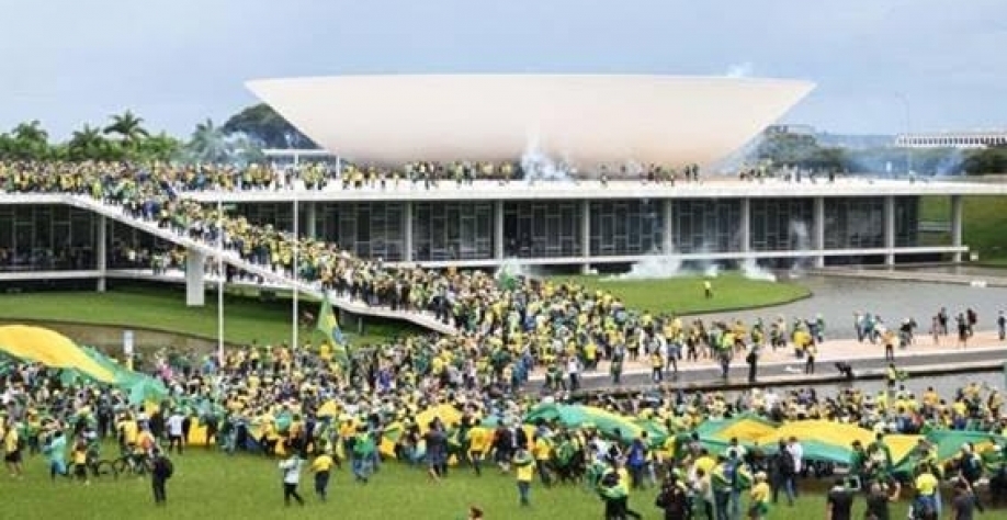 Lula decreta intervenção no DF após invasão do Congresso, STF e Planalto