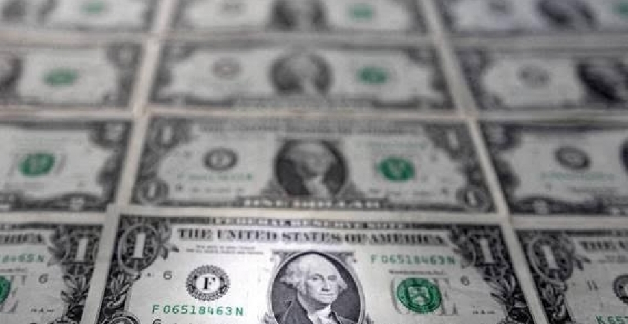 Bolsa fecha estável com cautela para a 'superquarta'