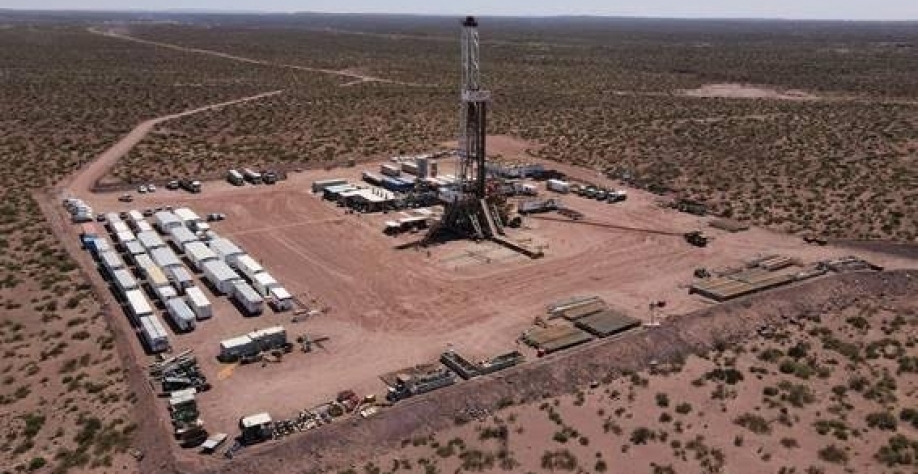 Local de extração de gás e petróleo em Vaca Muerta, na Argentina; Brasil quer construir gasoduto até o País  (FOTO REUTERS)