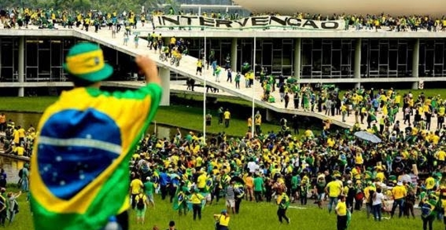 Defesa da democracia fortalece Lula; governo precisará de agenda ao centro