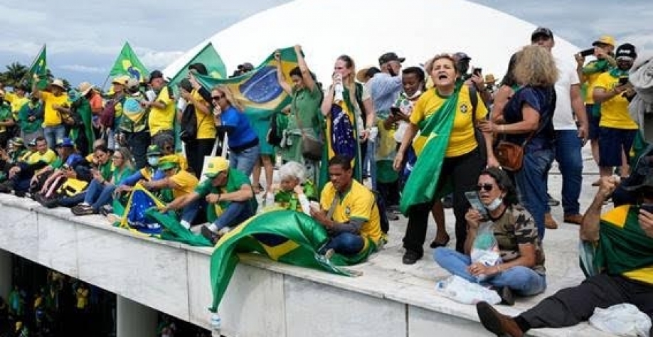 Extremistas invadem e depedram Congresso Nacional, Palácio do Planalto e Supremo Tribunal Federal em Brasília. Foto  Eraldo Peres AP