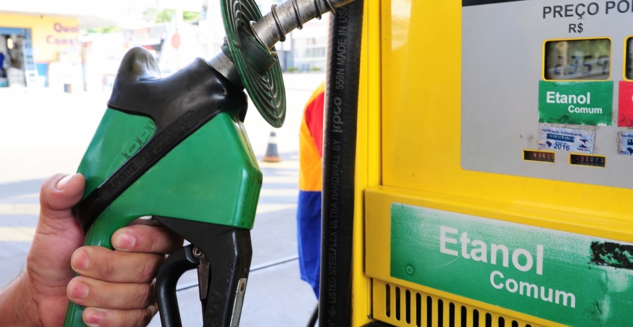 Etanol cai em 17 Estados e na semana; média nacional recua 2,28%