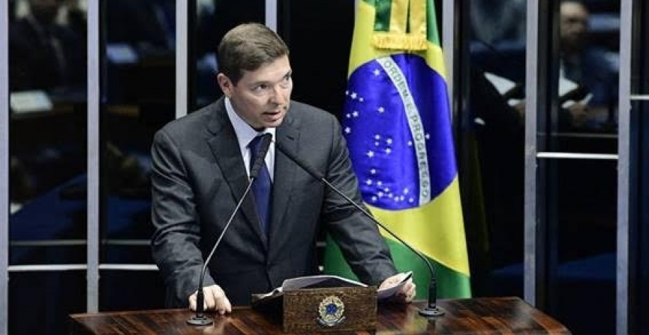 Em tentativa de conciliação, Josué diz que sindicatos terão mais espaço