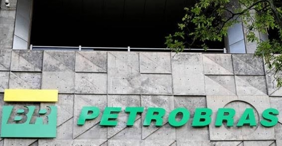 Alta da gasolina no exterior limita espaço para cortes na Petrobras