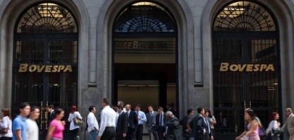  Petrobras e Vale seguram Ibovespa no vermelho na Super-Quarta