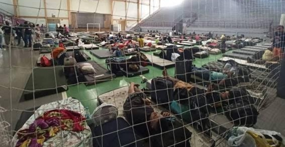 Trabalhadores resgatados em regime análogo à escravidão foram alojados em ginásio de Bento Gonçalves (RS). - Divulgação