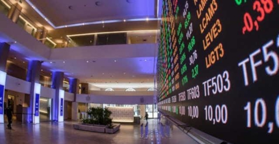 Ibovespa fecha em alta impulsionado por setor bancário