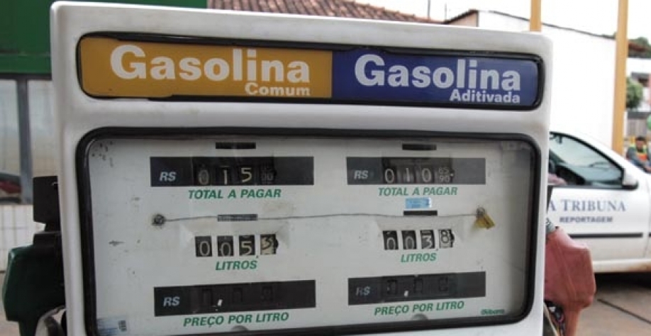 Lula deve voltar a cobrar imposto sobre gasolina para o bem do País