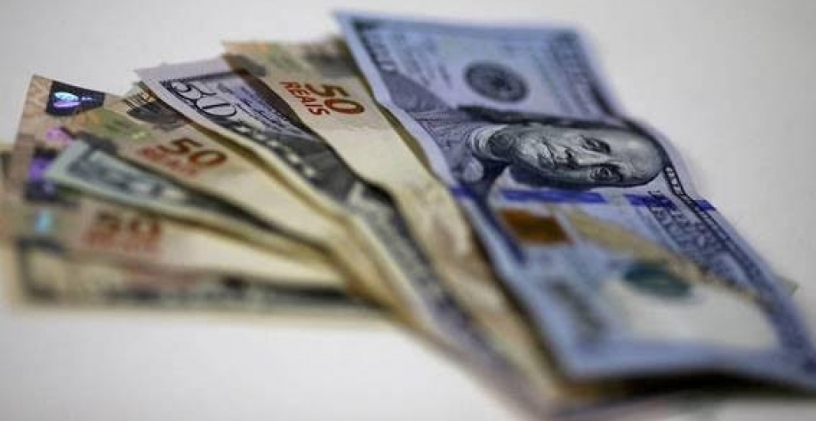 Dólar tem forte queda nesta quarta-feira por otimismo com cenário local - Ricardo Moraes - 25.jan.2023/Reuters